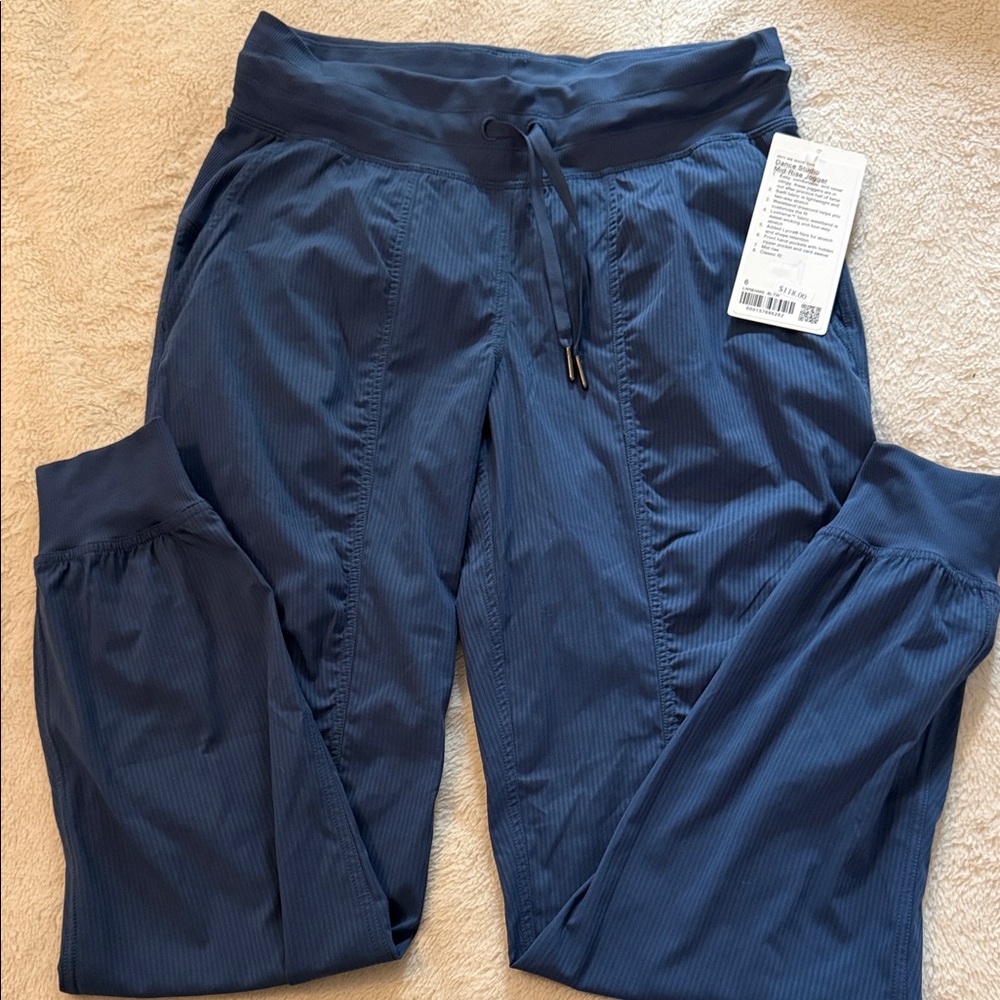 Lululemon Dance Studio Mid-Rise Jogger, NWT size 6